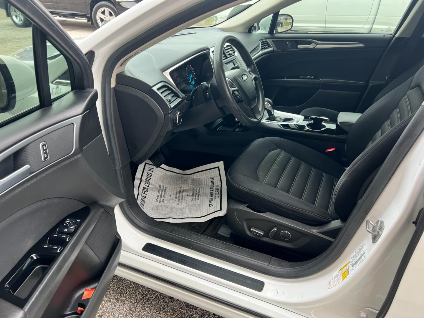 2014 Oxford White Ford Fusion SE (3FA6P0H75ER) with an 2.5L L4 DOHC 16V engine, located at 1633 W Kimberly, Davenport, IA, 52806, (563) 323-5341, 41.559456, -90.598732 - Photo#6